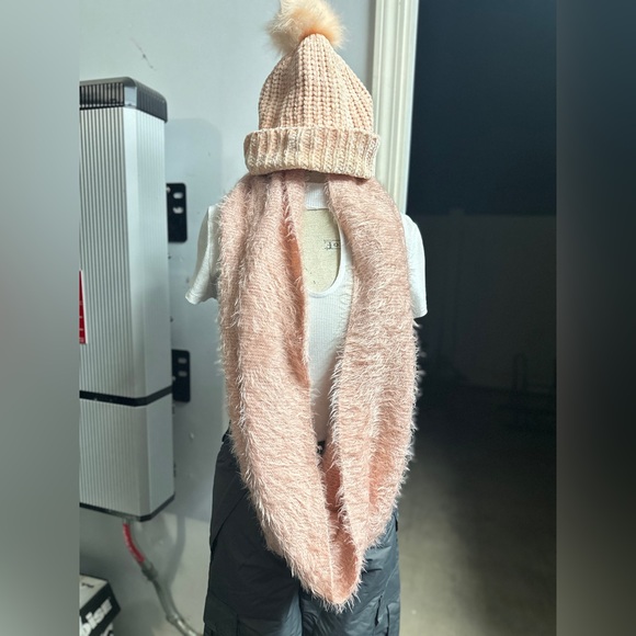 Baby Pink Knit Scarf and Beanie Hat Set - Picture 3 of 7